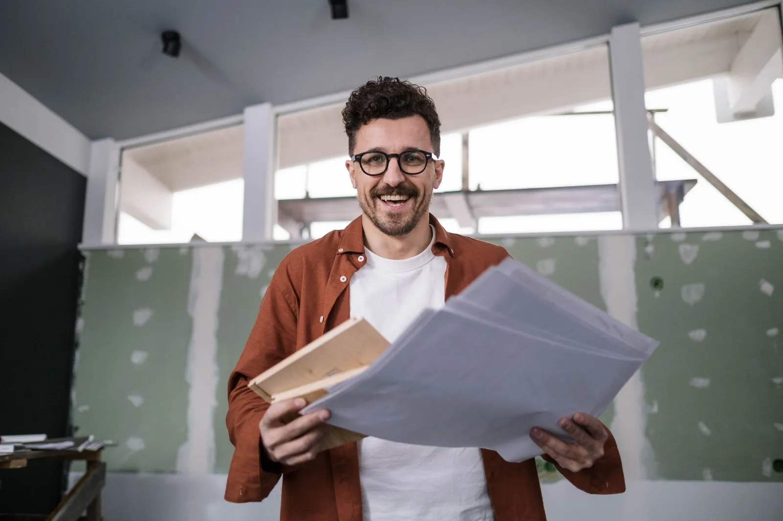 AI Room Design vs Real Designers: Pros, Cons & Costs 2024