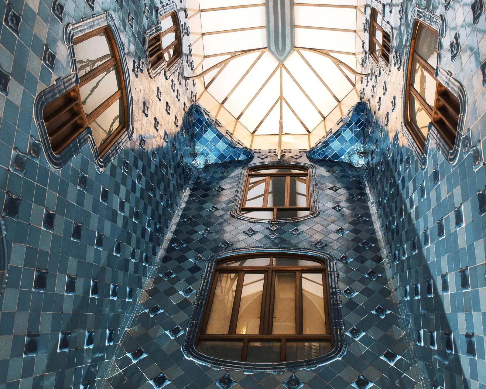 Art Nouveau Interior Design: Flowing Lines and Nature
