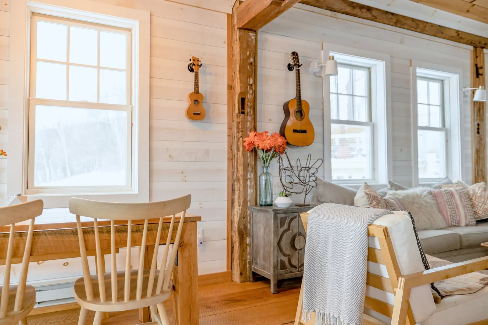 Farmhouse Interior Design: Rustic Charm Meets Modern Comfort