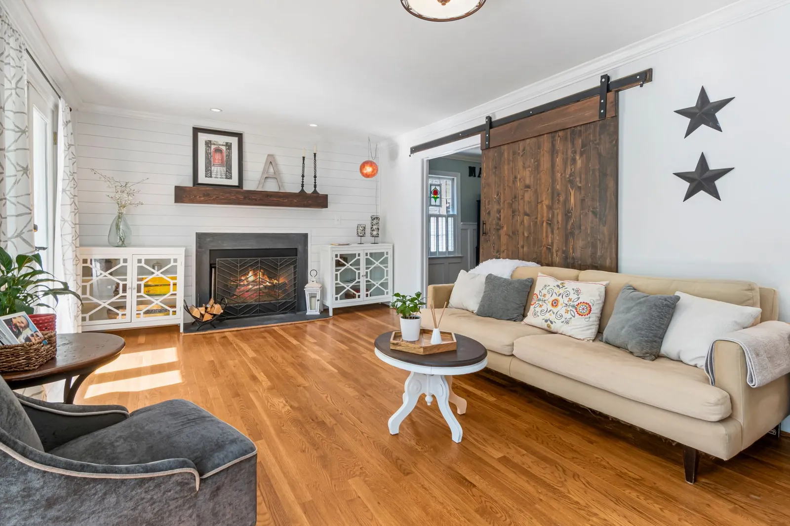 Farmhouse Modern Design: Rustic Meets Contemporary