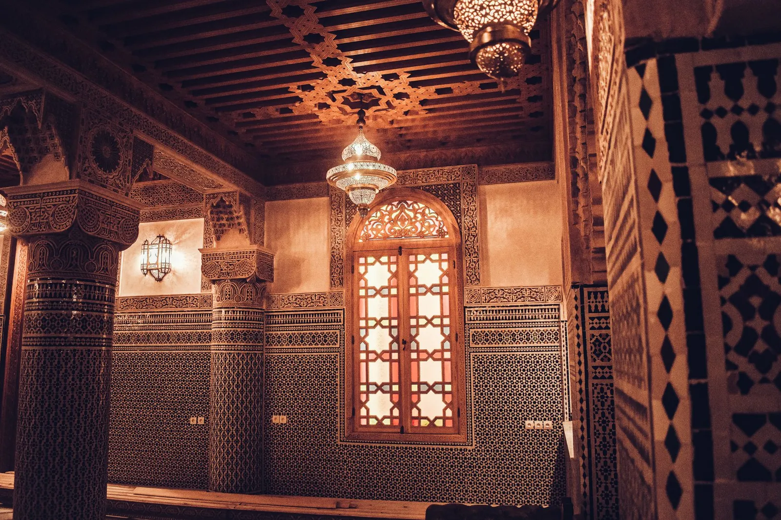 Moroccan Interior Design: Vibrant Patterns and Exotic Warmth