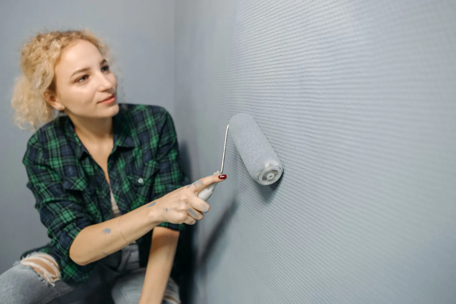 How Paint Colors Affect Room Perception: Use AI to Test Before Buying